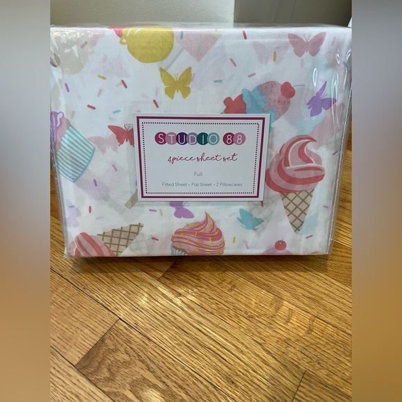 NEW- Ice Cream and Cupcakes 4-Pc Full Bed Sheet Sets Girls Pink, Blue and white - Picture 3 of 3